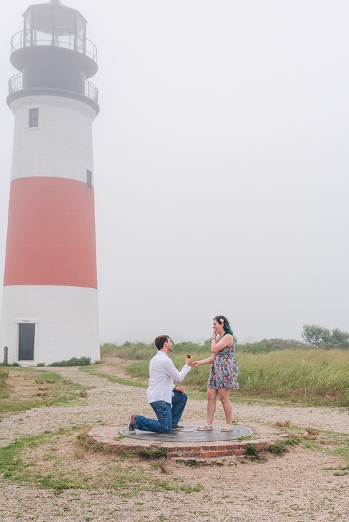 nantucket- surprise-wedding-proposal-sanakty-lighthouse